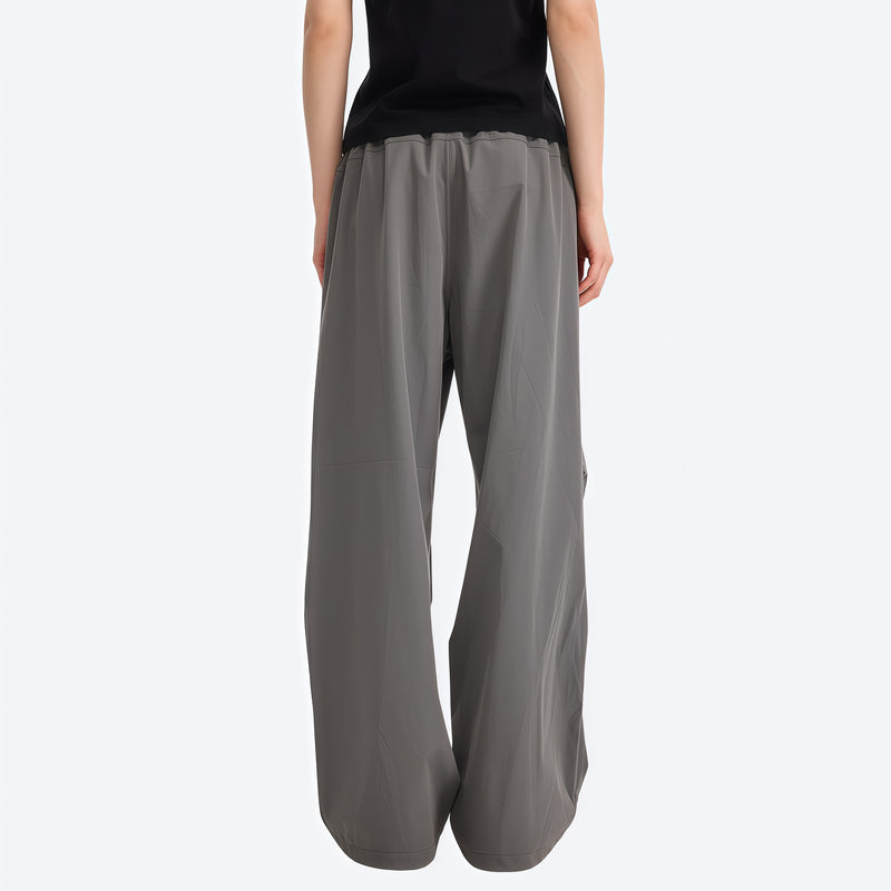Unisex UPF50 water-repellent cargo pants - gray wide-leg cargo pants with black tee, for hiking and trail walking