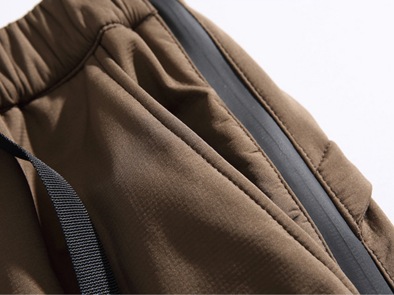 Men's warm fleece-lined cargo pants with belt - brown, waist belt and zip close-up, for camping and outdoor work