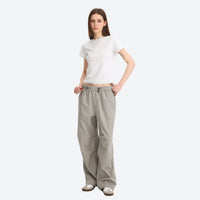 
                  
                    Breathable sun-protection wide-leg trail pants - light gray wide-leg cargo pants with white tee, for hiking and trail walking
                  
                