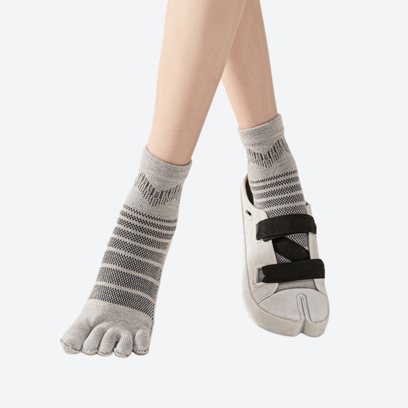 Cushioned five-toe merino wool socks - gray five-toe merino wool socks with sandals, for trail running and outdoor workouts