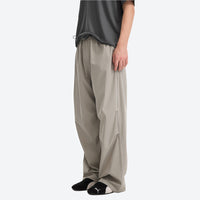 
                  
                    Unisex UPF50 water-repellent cargo pants - light gray wide-leg cargo pants with gray tee, for camping and outdoor weekends
                  
                