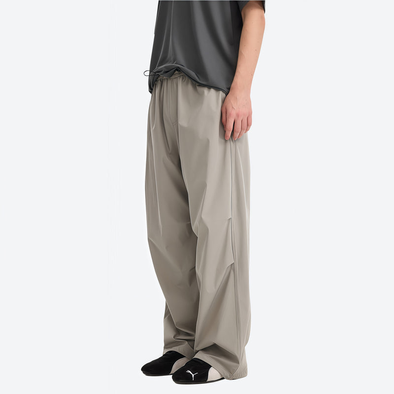 Unisex UPF50 water-repellent cargo pants - light gray wide-leg cargo pants with gray tee, for camping and outdoor weekends