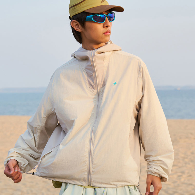 Water-repellent breathable sun jacket with hood - cream white sun jacket on men with sunglasses, for cycling and commuting