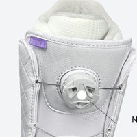 
                  
                    Insulated snowboard boots with cinch closure - white purple, Boa dial close-up, for winter snow sports
                  
                
