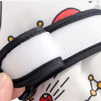 
                  
                    Kids' printed ski gloves with wrist strap - kids snow glove strap, wrist strap close-up, for winter mountain trips
                  
                