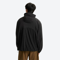 
                  
                    UPF100 featherlight hooded sun jacket - black featherlight sun jacket on men, back standing view, for beach and summer trips
                  
                