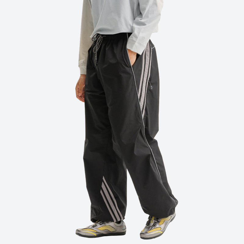Unisex lightweight outdoor cargo pants - black pants with gray top, for trail and mountain walks