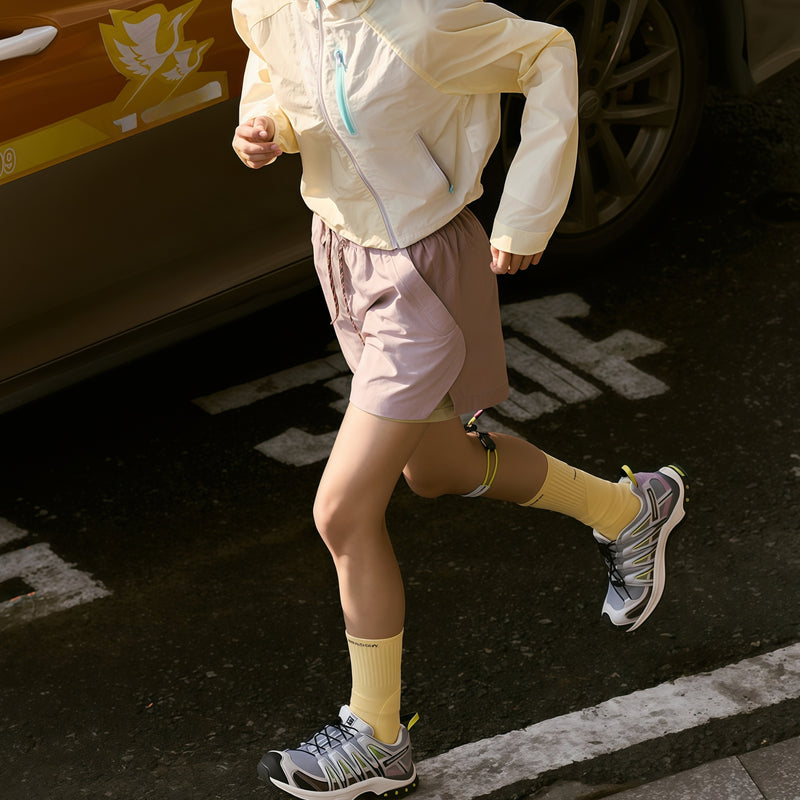 Lightweight water-repellent running shorts with liner - pink water-repellent shorts with white top, running view on street