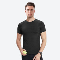 
                  
                    Unisex 17.5 micron merino wool baselayer tee - black merino wool baselayer tee on men, for skiing and snowboarding
                  
                