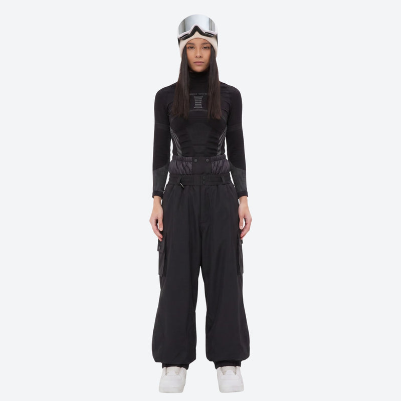 Women's 3-layer snowboard jacket and pants - black snow pants with black top, for cold-weather winter sports