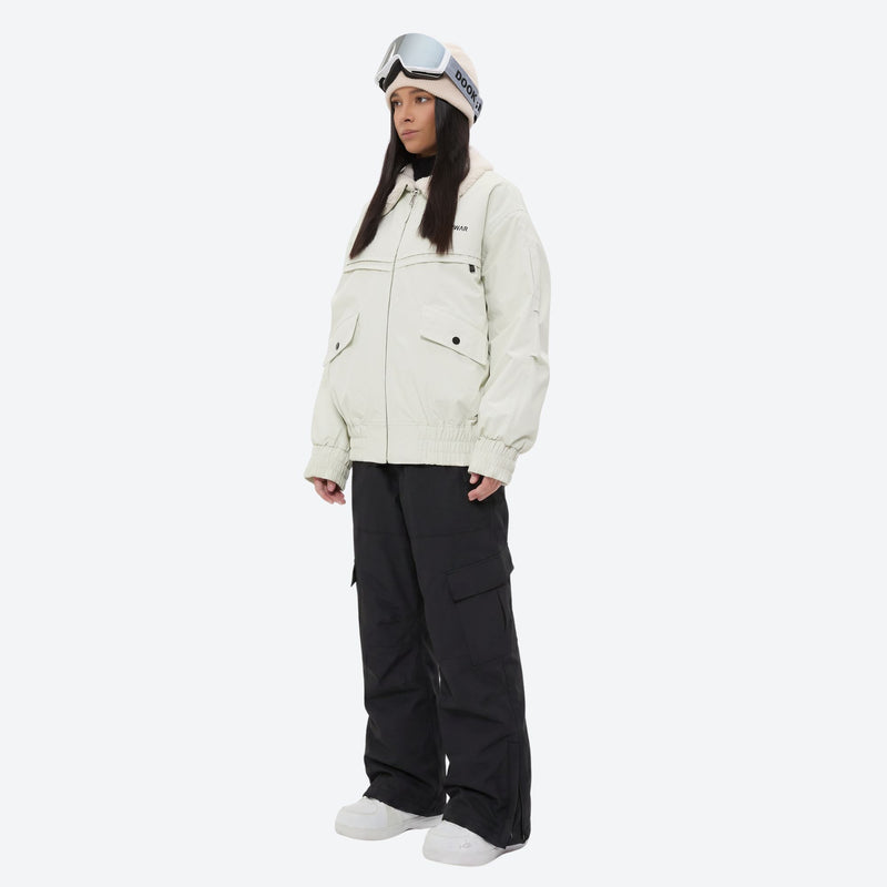 Unisex 3-layer snowboard jacket and pants - white jacket with black pants, for powder days and winter commute