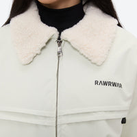 
                  
                    Sherpa collar breathable ski jacket set - white jacket, collar close-up detail, for cold-weather winter sports
                  
                
