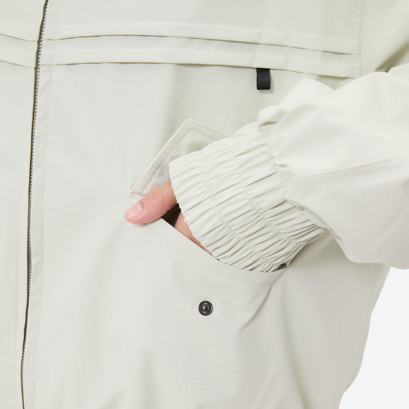 Unisex 3-layer snowboard jacket and pants - white jacket, side pocket close-up with hand, for cold-weather winter sports