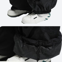 
                  
                    Men's waterproof 3L cargo snow pants - black, hem gaiter over shoe close-up, for powder and piste riding
                  
                