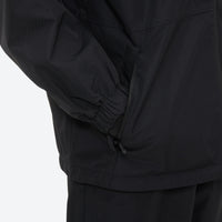 
                  
                    Breathable minimalist 2-layer ski jacket set - black, hem cinch close-up detail, for cold-weather winter sports
                  
                