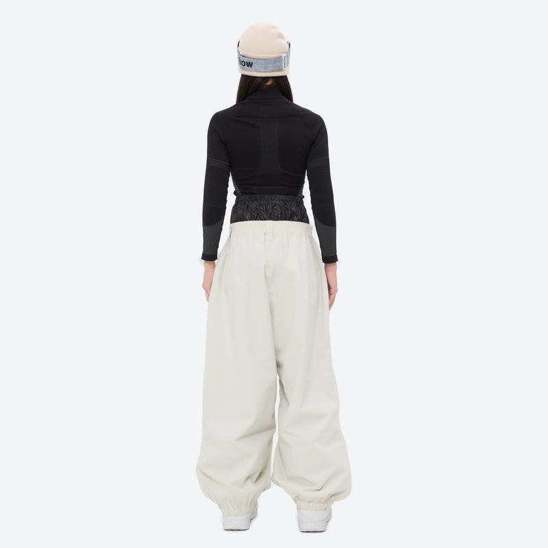 Women's 3-layer snowboard pants with jacket - white snow pants with black top, for cold-weather winter sports