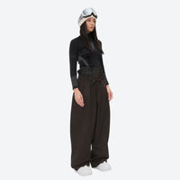 
                  
                    Women's waterproof 2L snow jacket and pants - coffee brown snow pants, on-model side view, for resort and street wear
                  
                