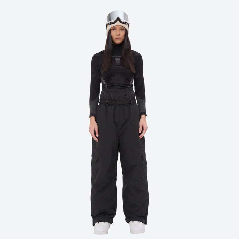Women's 3-layer snowboard jacket and pants - black snow pants with black top, for cold-weather winter sports