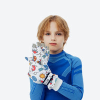
                  
                    Kids' printed ski gloves with wrist strap - white space print kids snow gloves on boy, for resort ski days
                  
                
