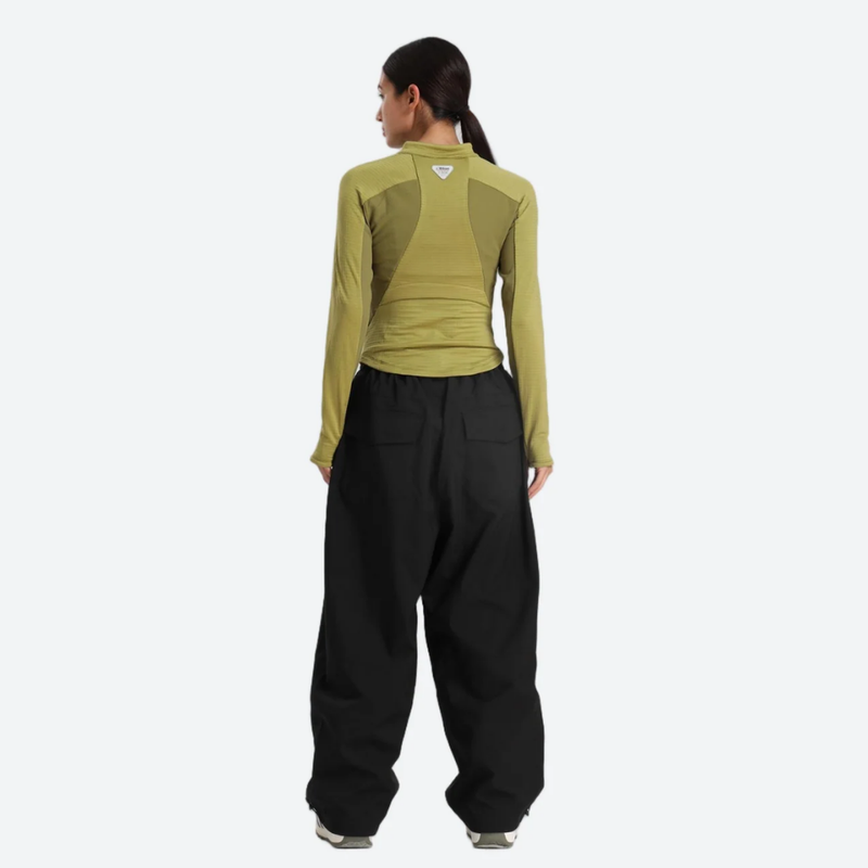 Women's breathable 2-layer snowboard jacket and pants - black snow pants, on-model back view, for skiing and snowboarding