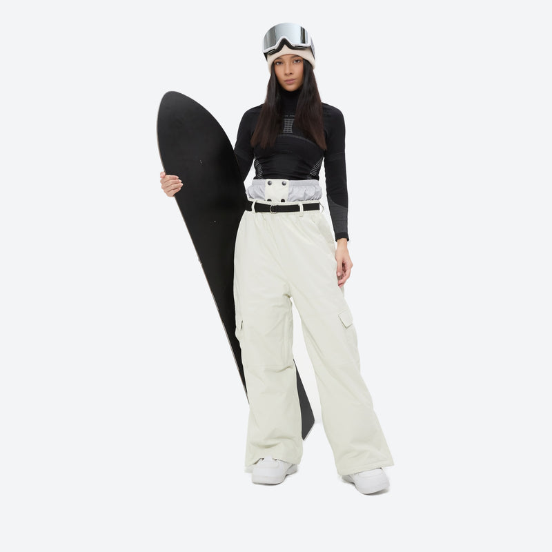 Breathable ski jacket with quilted lining - white snow pants with black top, for skiing and snowboarding